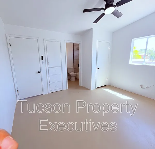 814 N Alvernon Way #A — Photo 8