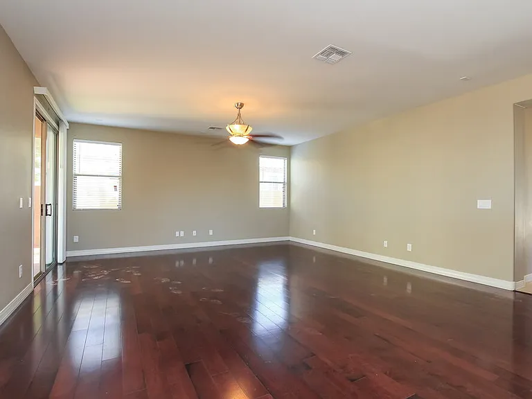 2534 W Beverly Rd — Photo 4