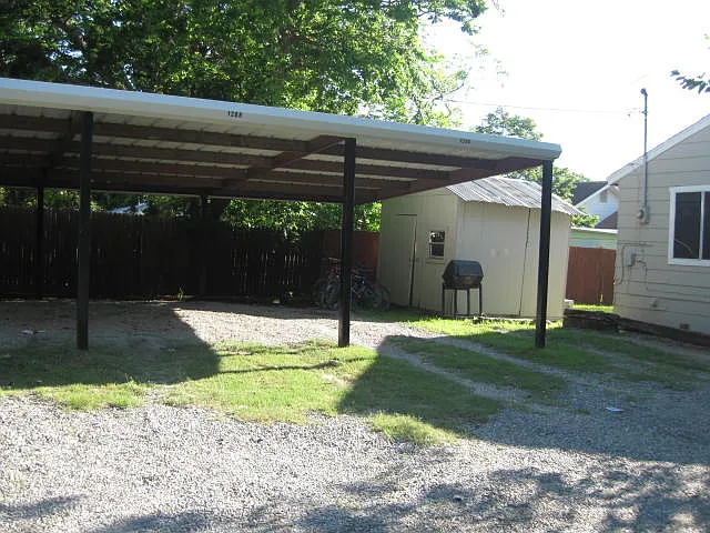 1210 N Oak St — Photo 8