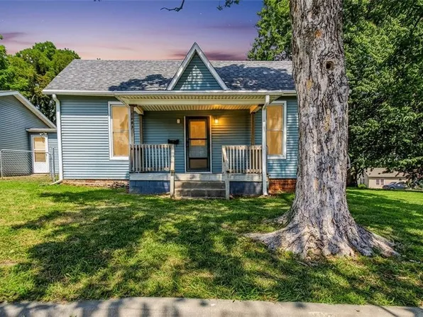 2203 Walnut St, Higginsville, MO 64037