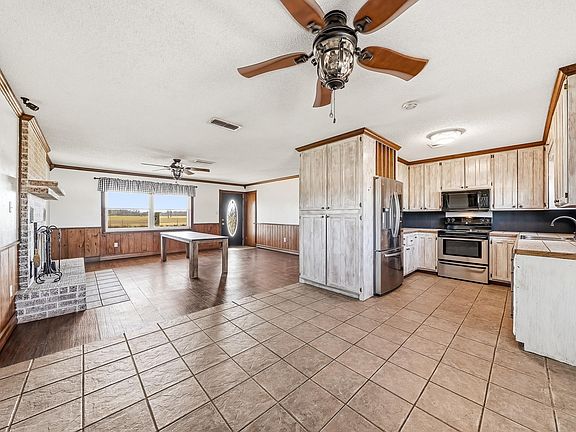 4th image of 1335 Chapel Hill Rd