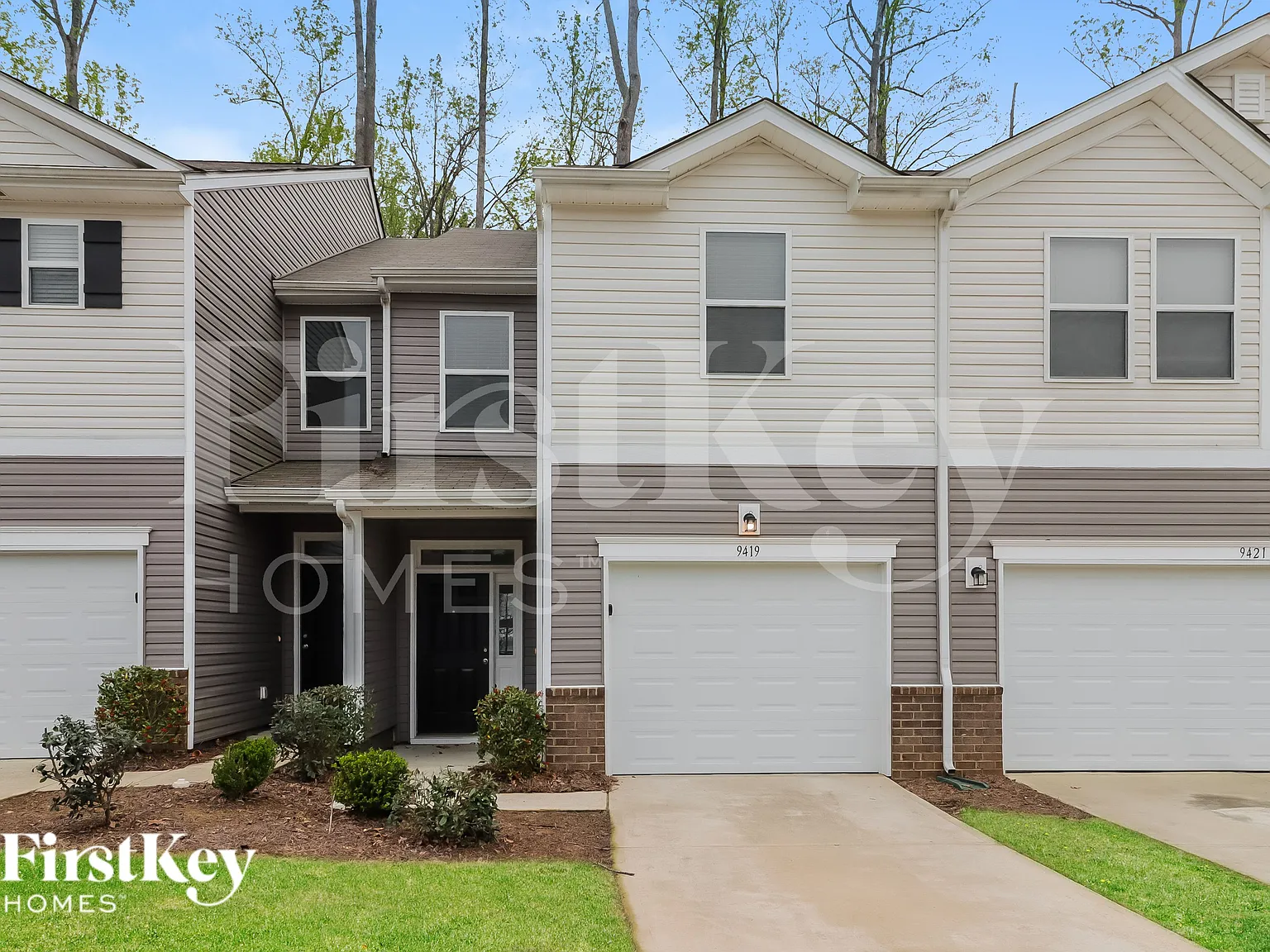 3 bed, 2.5 bath, 1609 sqft, $2,400 — Photo 1