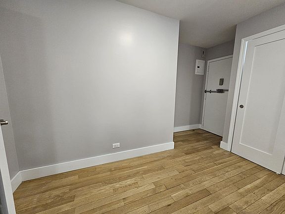 4th image of 2551 Olinville Ave #14