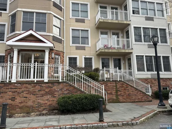 30 Constitution Way APT 104, Jersey City, NJ 07305