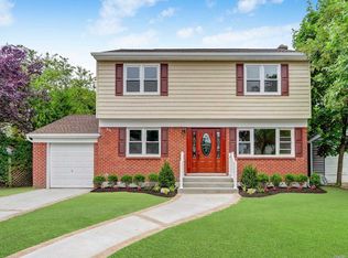 180 Green St, Valley Stream, NY 11580