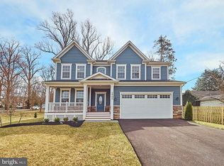 2905 Random Rd, Falls Church, VA 22042