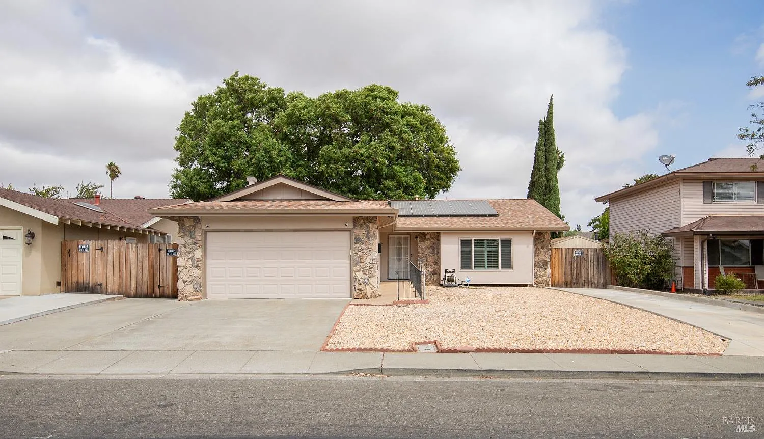 422 Dahlia Street photo 1
