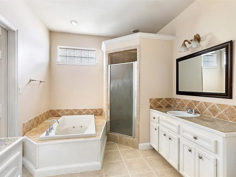 108 Harbour Town Cir — Photo 9