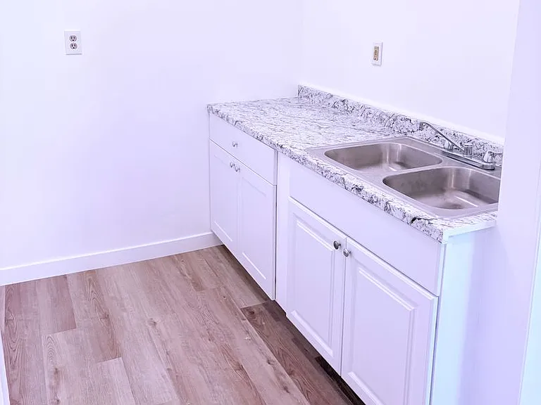 901 S Vermont Ave — Photo 12