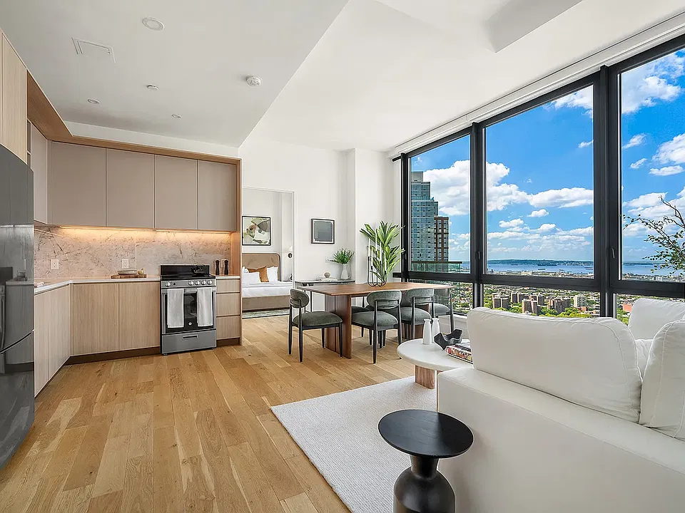 20 Rockwell Pl #Penthouse 3706C