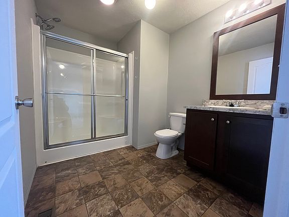 3rd image of 33081 Fairfield Dr