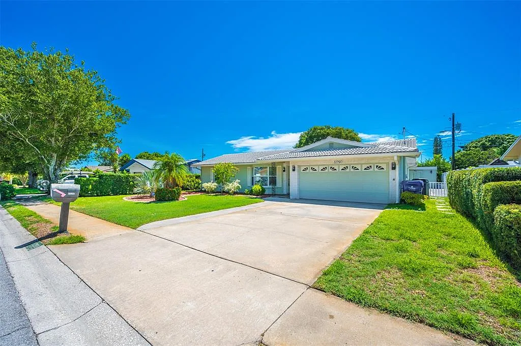 4 bed, 2.0 bath, 2268 sqft, $4,550 — Photo 2