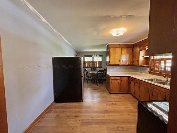 5th image of 327 4th Ave NW