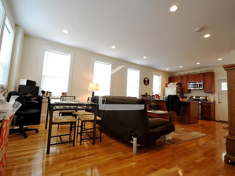 6 Larose Pl #1B — Photo 2