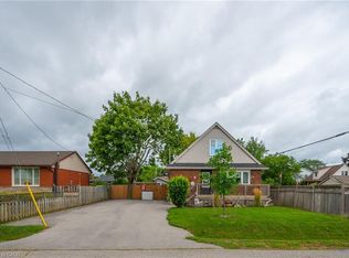 2 Cherry Ave, Grimsby, ON L3M 2G9
