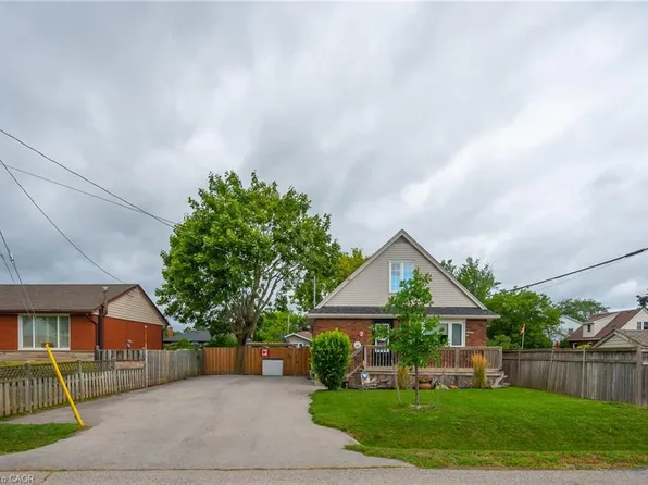 2 Cherry Ave, Grimsby, ON L3M 2G9
