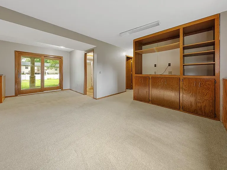 751 Lathrop Dr — Photo 14