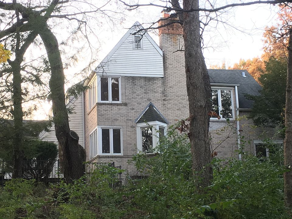 Iconic 16+Acre Estate