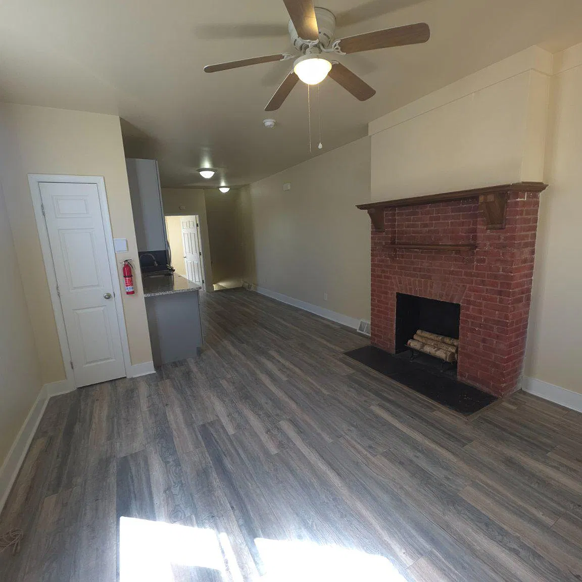 2 bed, 1.5 bath, 1430 sqft, $1,900 — Photo 2