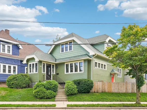 1952 N Warren AVENUE, Milwaukee, WI 53202