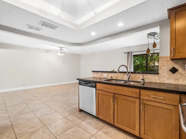 3900 NE 19th Road #101, Pompano Beach, FL 33064