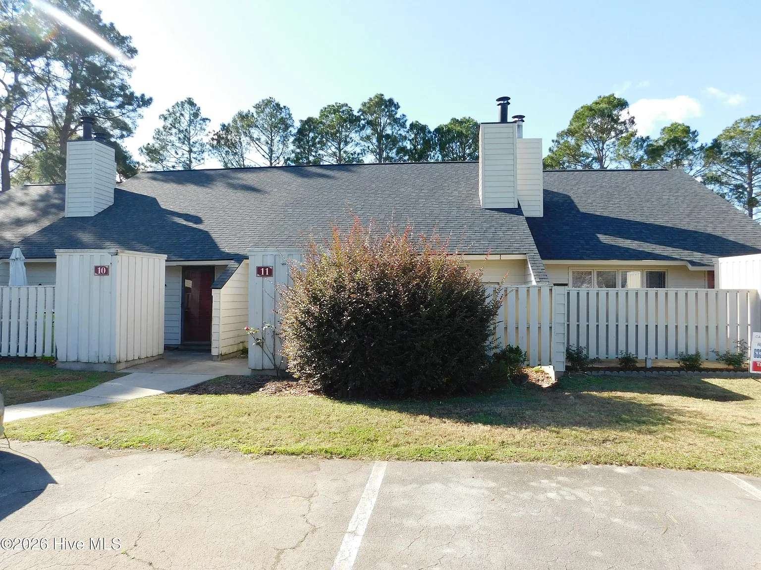 2 bed, 1.0 bath, 973 sqft, $1,265 — Photo 2