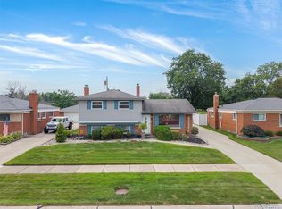 7721 Carrousel Blvd, Westland, MI 48185