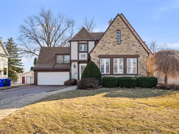 215 W Prospect St, Kewanee, IL 61443