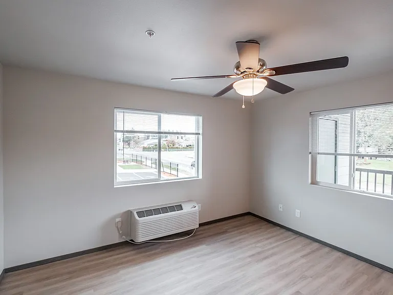 Cherry Glen Apartments — Photo 14