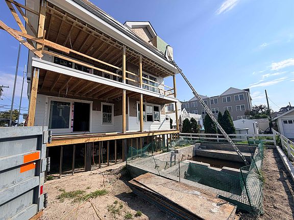 5th image of 226 E 16th Ave