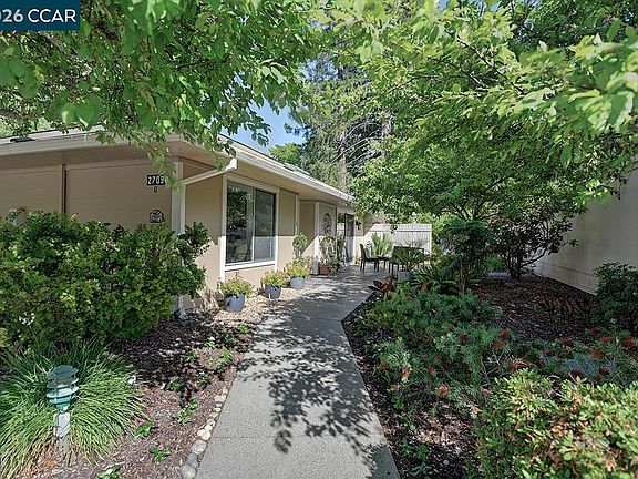3rd image of 2709 Ptarmigan Dr APT 3