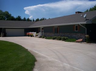 3838 W Platte River Dr, Doniphan, NE 68832