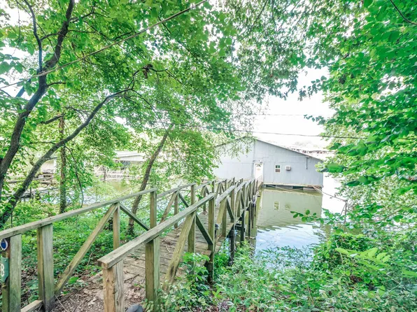8 Barnett Cv, Parsons, TN 38363