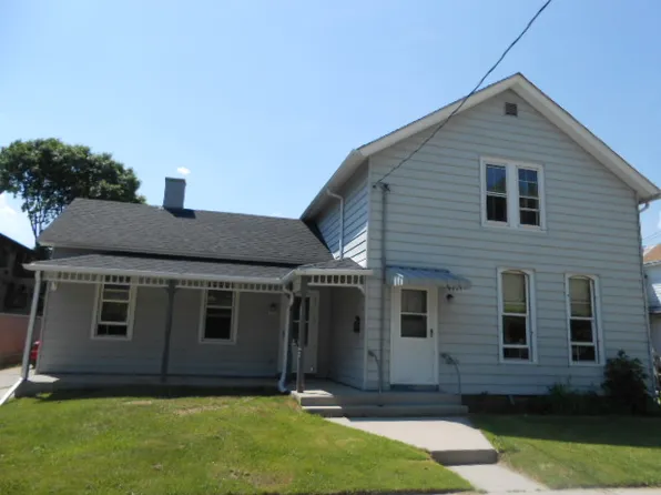 1014 S 12th St, Manitowoc, WI 54220