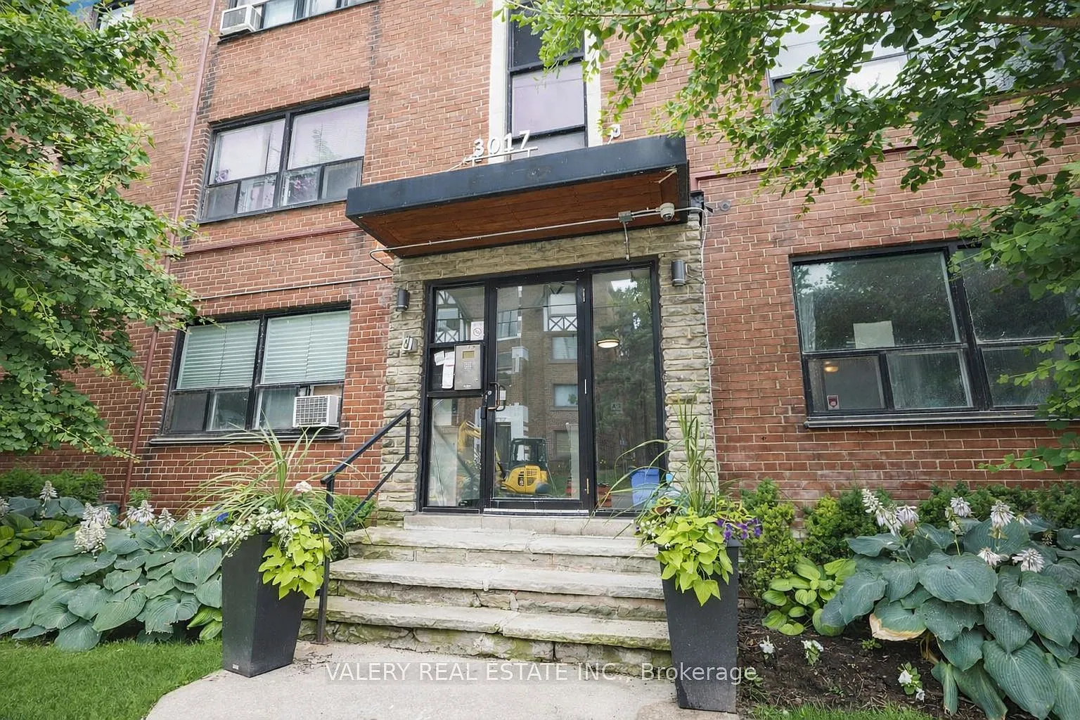 2 bed, $2,498 — Photo 1
