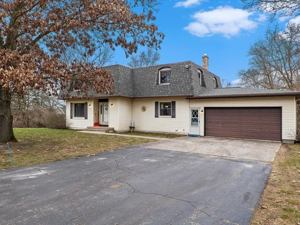 4918 Chauncey Dr NE, Belmont, MI 49306