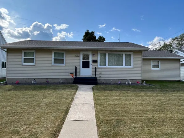 1504 Perry St, Algoma, WI 54201
