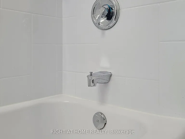 255 Lakeshore Rd E #A — Photo 31