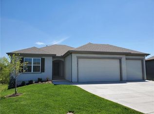 1016 SE Amber Ct, Blue Springs, MO 64014