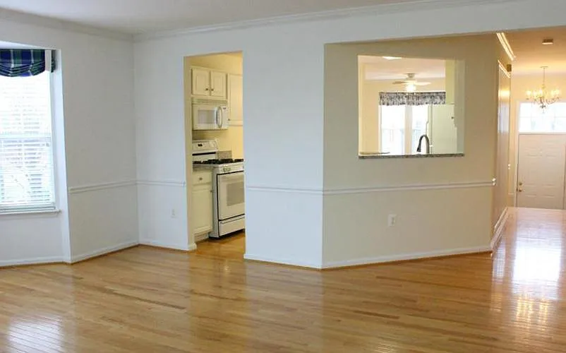 402 Silverbell Terrace NE — Photo 3