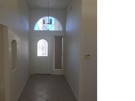 3rd image of 1927 E Lipan Blvd