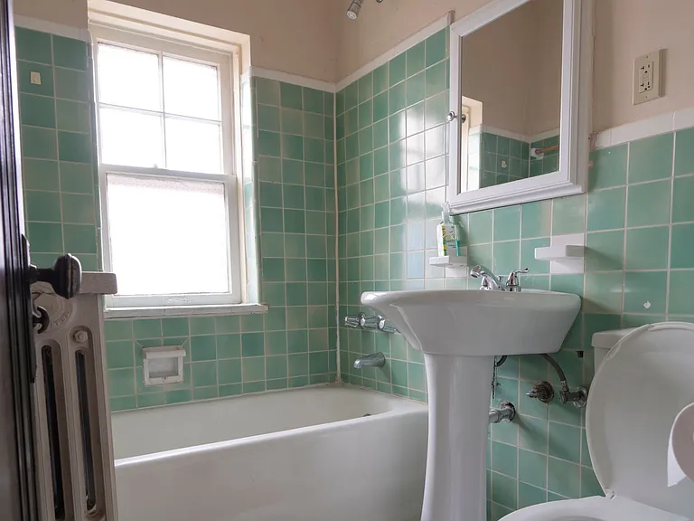 1385 Manor Park Ave — Photo 3