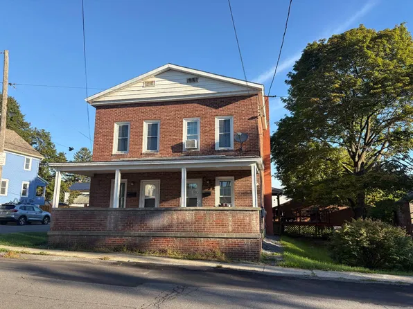 21 Dempster St, Ravena, NY 12143