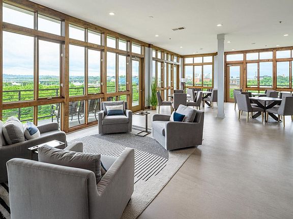 4th image of 200 Manufacturers Rd APT 315