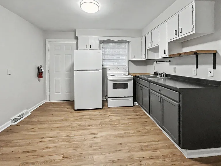 1813 Walker Ave — Photo 8