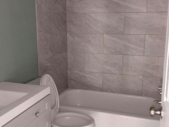 5th image of 239 Cove View Dr
