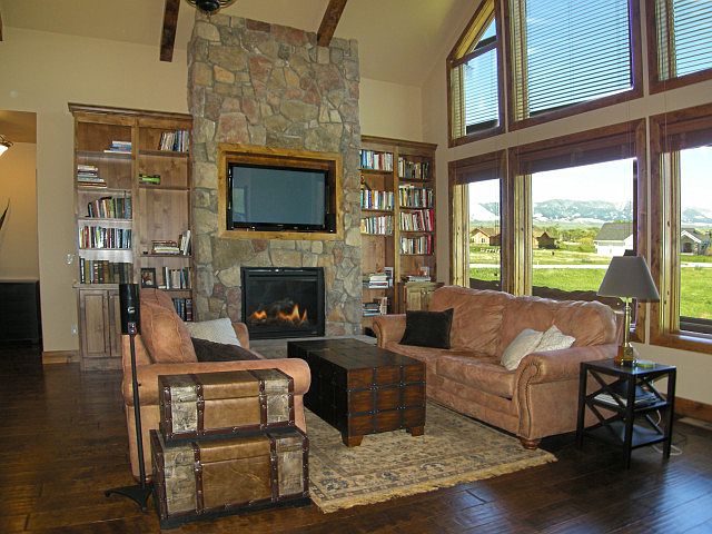 2nd image of 121 Club House Dr