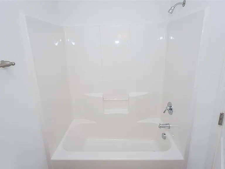 Barrington Apartments — Photo 20