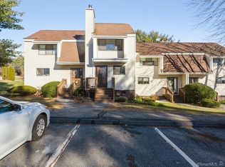 70 Spice Hill Dr #70, Wallingford, CT 06492