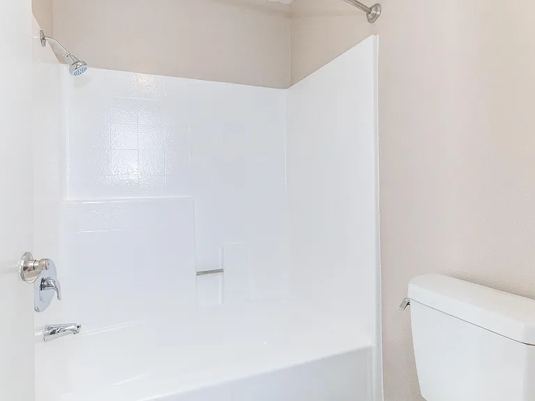 Oak Tree Court Apartment Homes — Photo 61